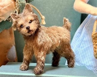 R. John Wright Wizard of Doll Collection~ Includes all the beloved characters of the wonderful iconic movie! Dorothy, Scarecrow, The Tin Man, The Cowardly Lion, The Wicked Witch of the West and Toto Too!