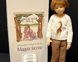 Maggie Iacono Doll Jamie artistically crafted in felt.
Number 60/60 (2002). Signed on the back. Comes with box and certificate. Missing pair of stilts.