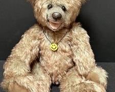 Artisan Bear by Sue Ann Holcomb (2006)
Measures about 17”