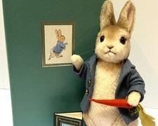 R. John Wright Peter Rabbit Figurine
Number 1414/2,300. Comes with box and certificate.
Name: Peter Rabbit