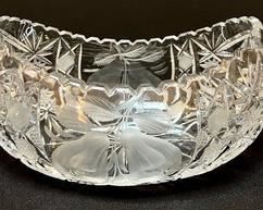 Beautiful Vintage Cut Crystal Basket Bowl
Measuring 9.5" x 5.5"
Gorgeous design!