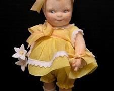 R. John Wright Doll Sunshine Scootles with box and certificate.
Collector Club Doll 2004-2005
Number 488/807
Description: 7", wool felt, fully jointed.
Date of Release: 2004-2005