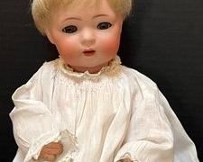 Vintage Simon Halbig Doll measuring about 11”
Adorable doll in vintage condition with wear to the body. Please be sure to view all photos in the photo gallery. The back of the neck appears to be marked 121 or 127.