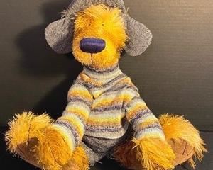 Zwergnase Bear Wolfgang - so adorable! Comes with box. (wear to the box)
Year issued 2002. Measures about 15"