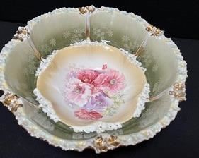 Antique RS Prussia Floral Bowl in very good condition for the age, some very light wear.
Measures 10" x 3.25"