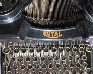 Beautiful 1931 Royal typewriter, Series 10. Needs a thorough cleaning and oiling of the inside works . 