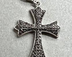 Sterling and Black Spinel Cross Pendant - nice sparking look!
Measures 1.25"