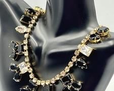 Kate Spade Lovely Costume Jewelry Necklace - it dazzles and shines! A great statement piece!
Measures 16-18"