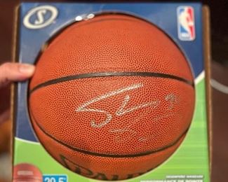Shaquille o'neil Autographed basketball 