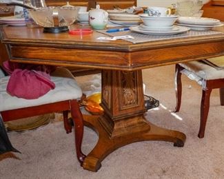 Pedestal table