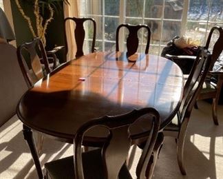 Dining table w/ 6 chairs, table pads and 2 leaves