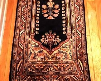Prayer rug made in Pakistan 
