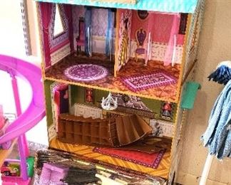 Frozen doll house with accessories