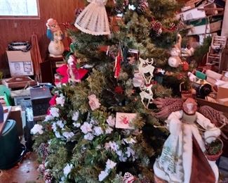 Christmas tree
Decorations 