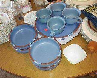 4 place setting Stoneware 