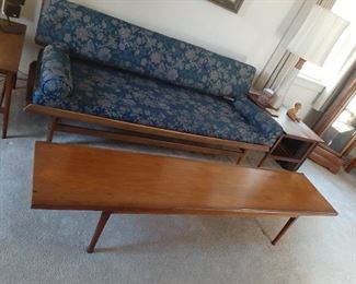 Drexel coffee table in fantastic condition