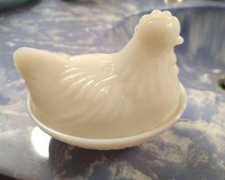 DM Antique ceramic chicken