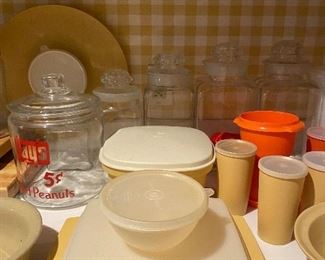 Vintage Lays Peanuts Jar w/ Lid
Tupperware 