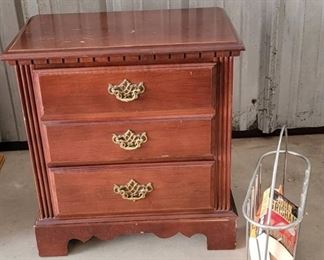 Nightstand 2 Drawer 24 x 15 x 25, Magazine Rack and Books