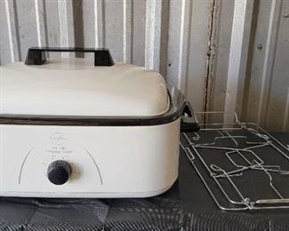 Crofton 18 Quart Roaster Oven - Model R0188