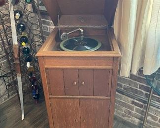 Early 1900's Columbia Grafonola Phonograph Record Player Cabinet - In Working Condition 