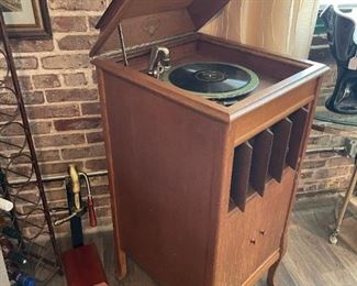 Early 1900's Columbia Grafonola Phonograph Record Player Cabinet - In Working Condition 