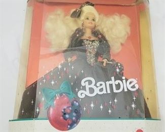 1558 - 1991 Holiday Barbie AS IS - box is crushed
