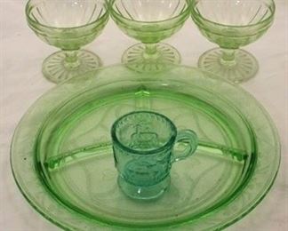 2588 - Group green depression glassware
