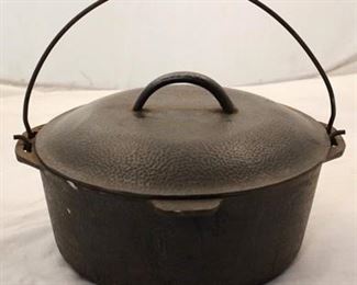 2590 - Cast iron bean pot with lid 11 1/2 x 11 x 11
