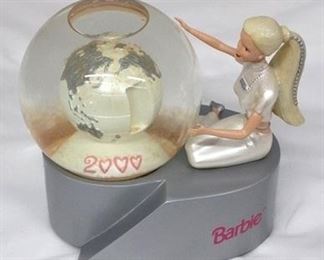 2646 - 2000 Barbie snow globe 6 x 6
