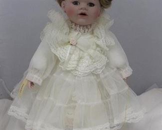 2686 - Seymour Mann "Terri" doll - 18"
