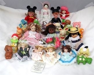 2711 - Vintage small dolls & figures
