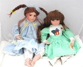 2734 - Pair Paradise Galleries vintage porcelain dolls - 15", 1 had cracked head

