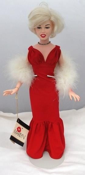 2736 - Marilyn Monroe World doll - 19"
