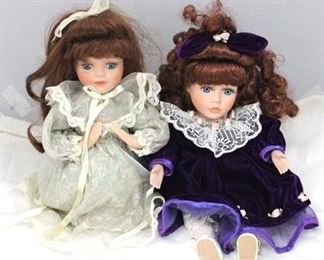 2747 - 2 Vintage dolls includes 1 Dandee musical doll - 10"
