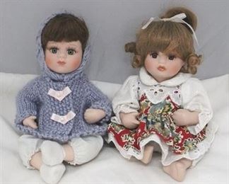 2756 - Pair porcelain dolls - 6"
