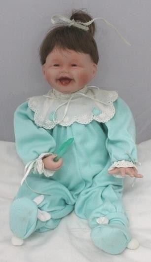 2768 - Kathy Hippensteel Vintage doll - 12"
