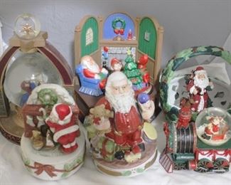 2811 - Lot of Assorted Christmas Decorations
