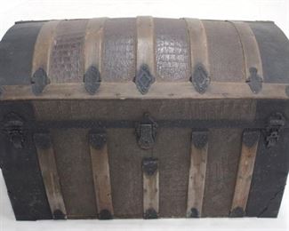 2861 - Dome Top Trunk w/tray 34 x 18 x 31.5

