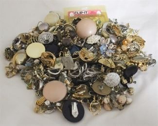 2875 - Lot of Assorted Costume Clipon Earrings
