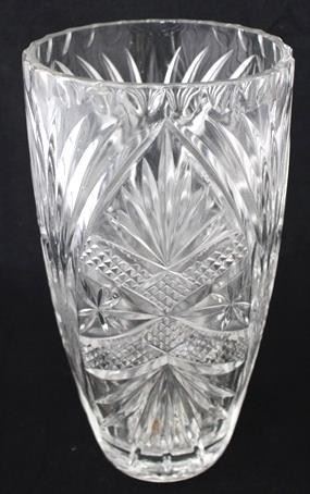 402x - Press cut crystal 9 1/2" vase
