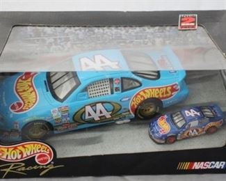508 - Hot Wheels #44 Kyle Petty 1/24 & 1/64 Cars (2 pack)
