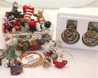 673 - Collector's Ornaments w/ Assorted Ornaments
