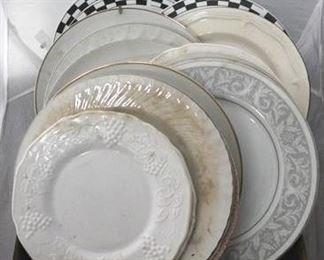 978 - Lot of assorted plates
