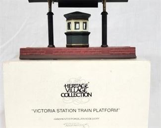 1000 - Dept 56 "Victoria Station Train Platform" Heritage Village Collection
