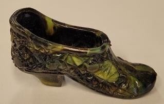 1462 - Slag glass small 3" shoe
