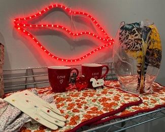 Art glass, lighted lips, child's gloves and other