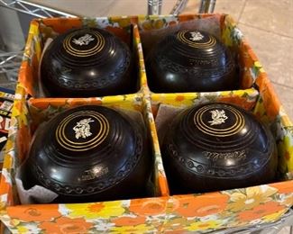 Henselite lawn bowling balls