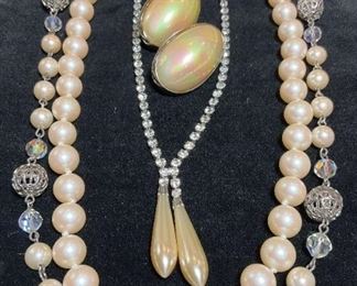 Costume Pearl Pieces