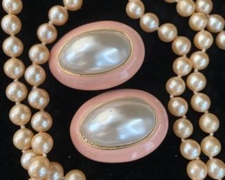 Ginna Johansson Classic Cabachon Clipons  Napier Pearls